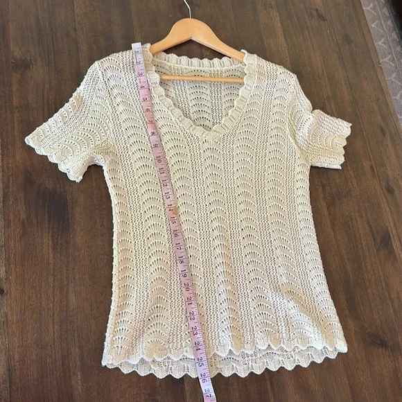 Beige cream Knit Scalloped V-Neck Top fits like a medium - Picture 5 of 5